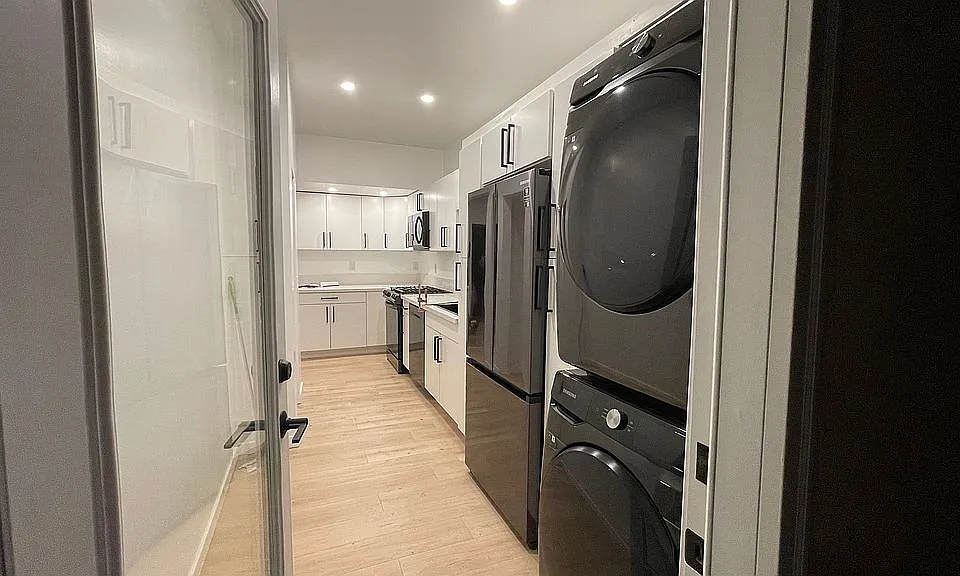 1255 Kitchen
