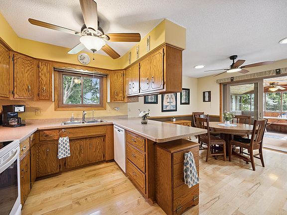 5th image of 37 Ben Nevis Ln