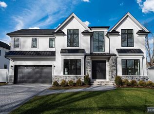 169 Lawrence Dr, Paramus, NJ 07652