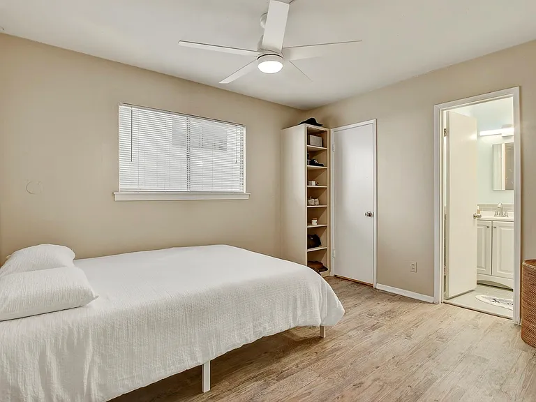 803 W 28th St #103 — Photo 9