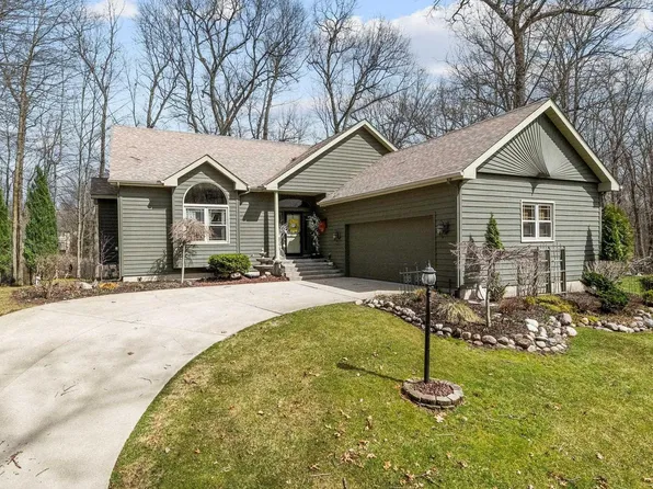 51374 Streamwood Ct, Granger, IN 46530