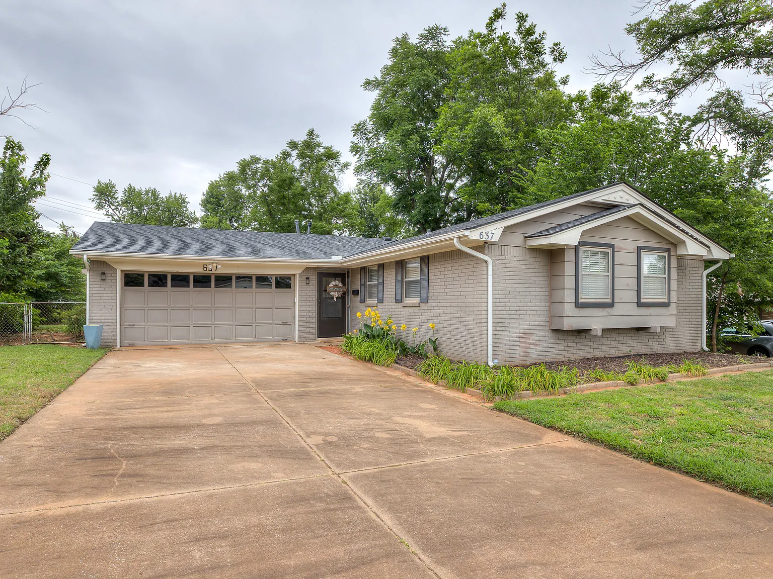 3 bed, 1400 sqft, $1,550 — Photo 1
