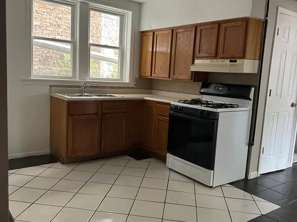 3001 N Leclaire Ave #G, Chicago, IL 60641