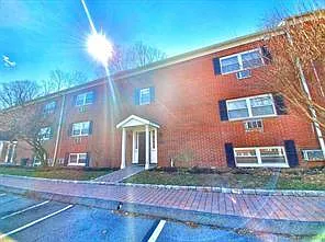 52 Wolfpit Ave #E