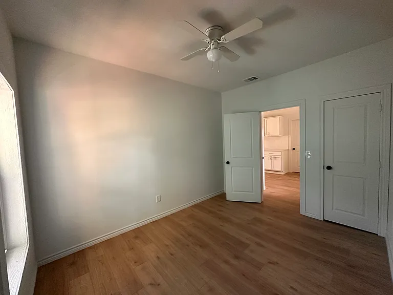 2438 Harding St — Photo 16