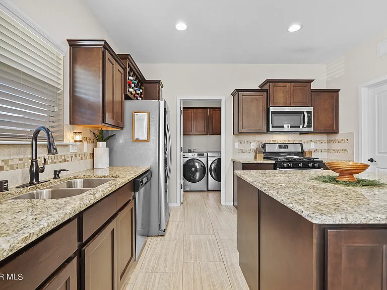 2113 William Caples St — Photo 9