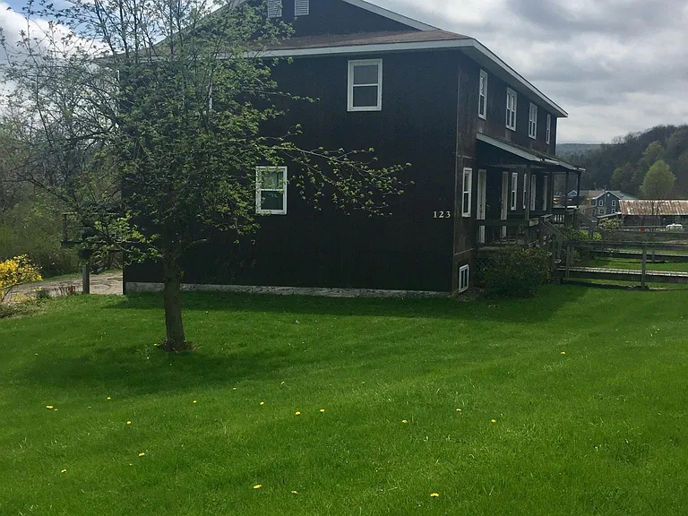 123 Golding Dr #4 — Photo 1