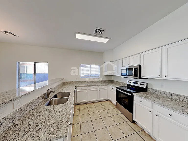 124 E Calle Puente Azul — Photo 3