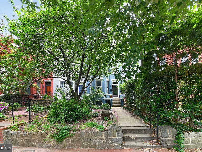 1319 Massachusetts Ave SE — Photo 33