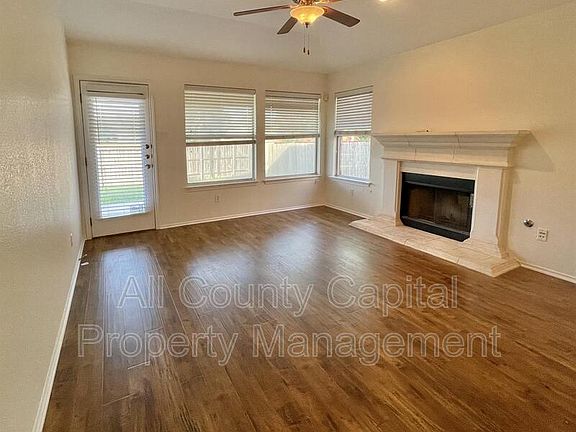 5th image of 11125 Persimmon Gap Dr