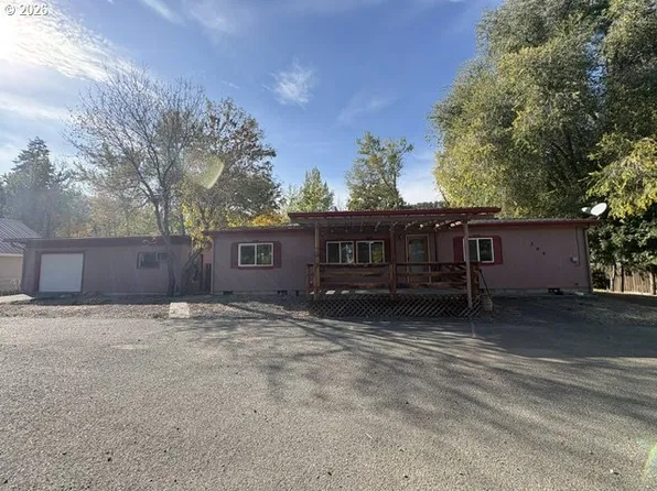 206 S Washington St, Canyon City, OR 97820