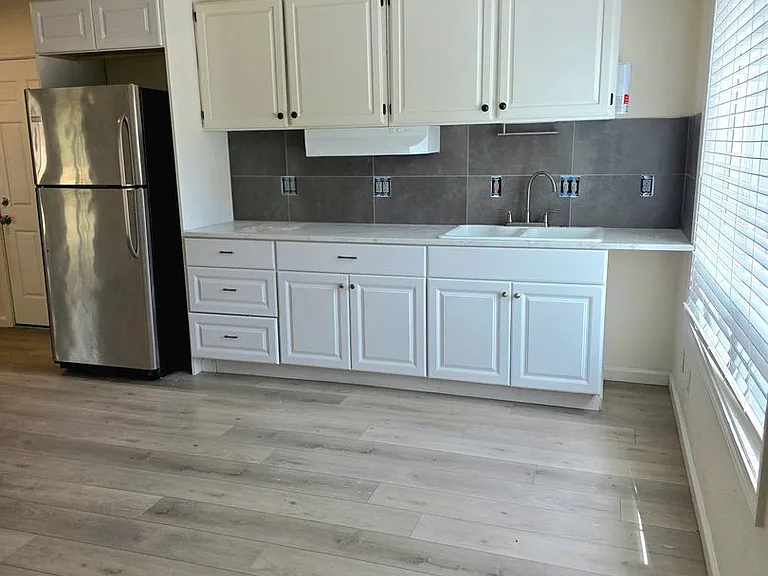1424 Calexico Dr — Photo 12