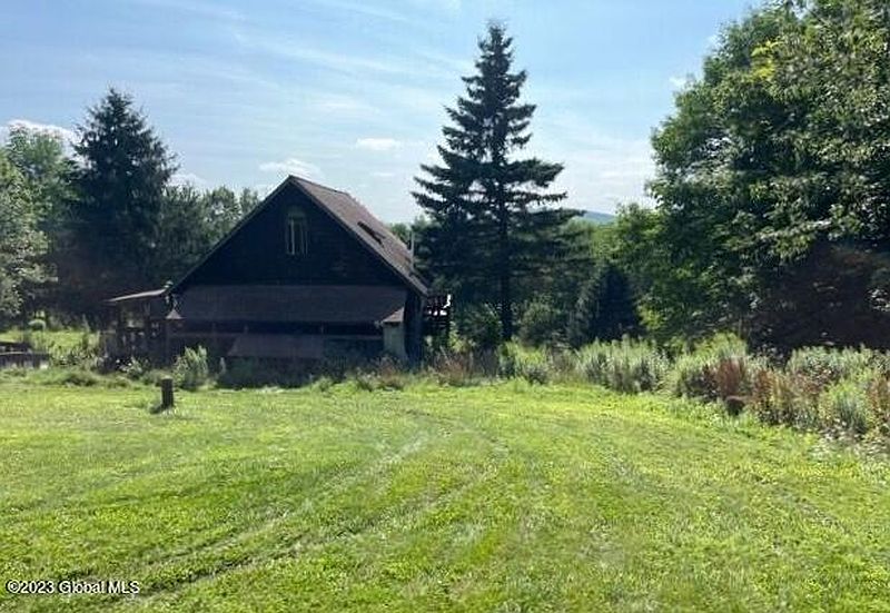 4th image of 350 Hill Road