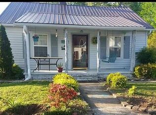 235 School St, Marion, NC 28752