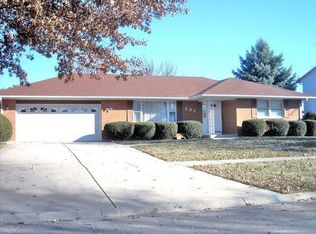 201 Acorn Dr, North Aurora, IL 60542