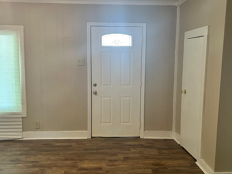 2083 Broad St — Photo 1