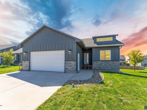 111 Lynx St, Valley Springs, SD 57068