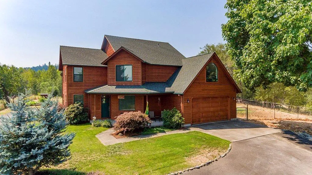 4555 Redwood Ave photo 1