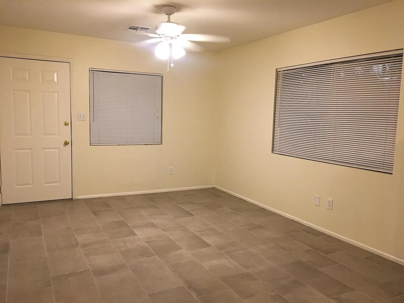 2102 W Orangewood Ave — Photo 2