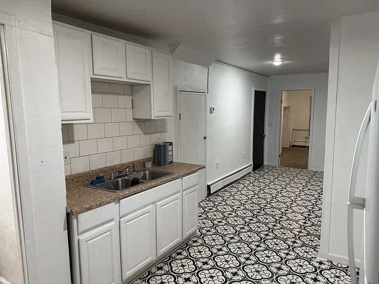 657 Olive St — Photo 2