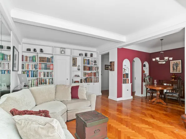 140 Riverside Drive image 2 of 11