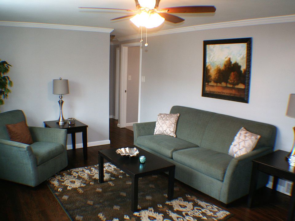 1st image of 245 Lansdowne Dr