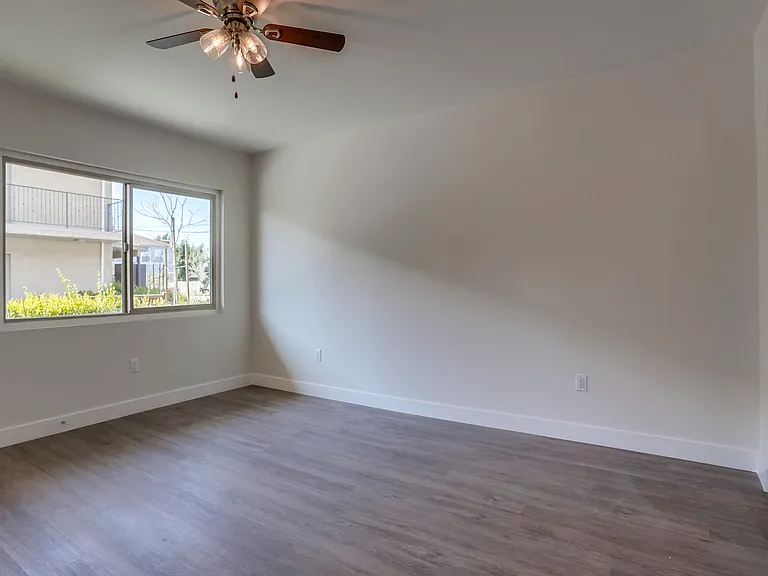 3528 W Adams Blvd — Photo 4