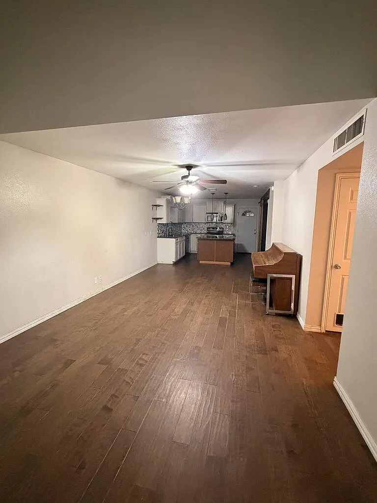 3 bed, 2.0 bath, 1800 sqft, $2,200 — Photo 2