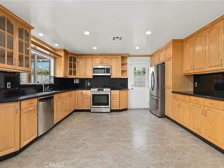 6508 Mammoth Ave — Photo 13