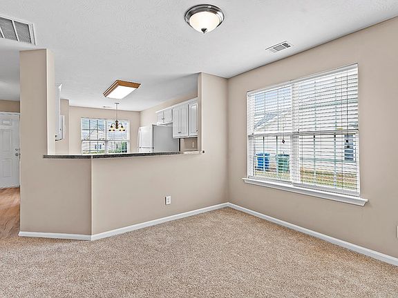 5th image of 104 Shamrock Dr