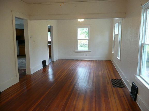 4th image of 309 Park St