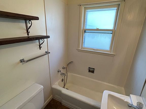 5th image of 1021-1023 Brown St