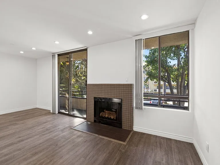 1950 Rodney Dr #105 — Photo 2