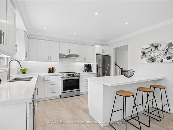 5th image of 46 Windover Dr