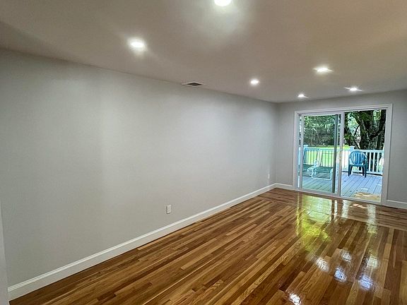 3rd image of 5 Carbrey Ave
