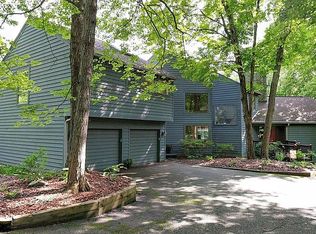 22 Locust Hill Rd, Cincinnati, OH 45245