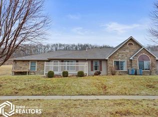 4945 Grand View Ln, Fort Madison, IA 52627