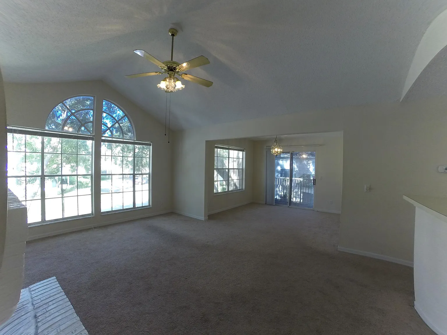 672 Roaring Dr — Photo 2