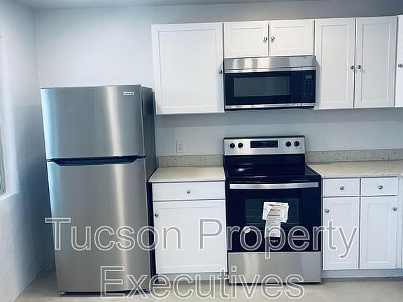 3rd image of 124 E Jacinto St #3