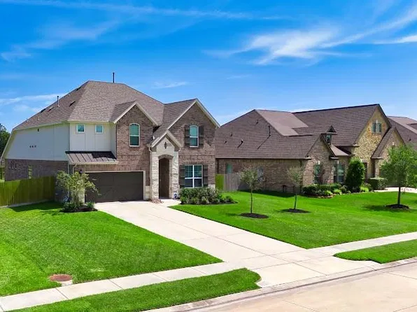 11802 Autumn Leaf Dr, Mont Belvieu, TX 77535