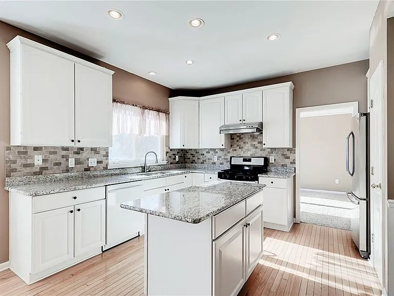 9972 Parkshore Dr — Photo 20