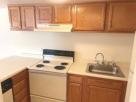 2nd image of 809 Kemp St