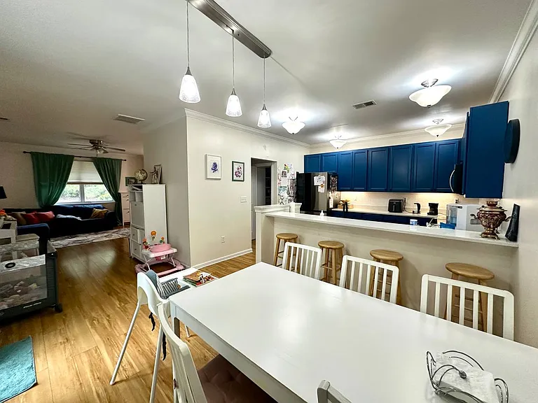 4329 Farringdon Way — Photo 8
