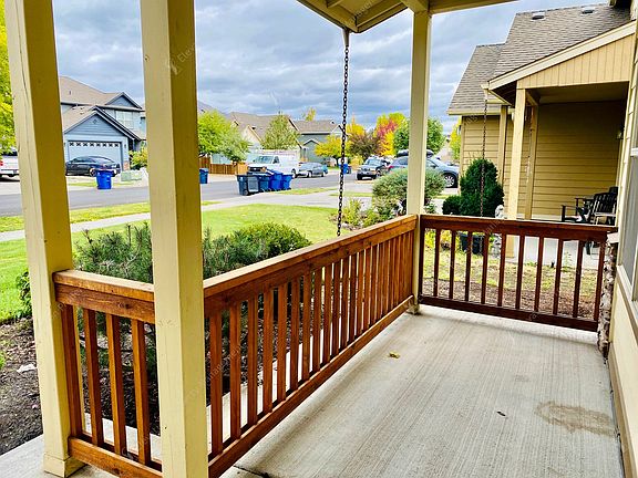 3rd image of 649 SE Glengarry Pl