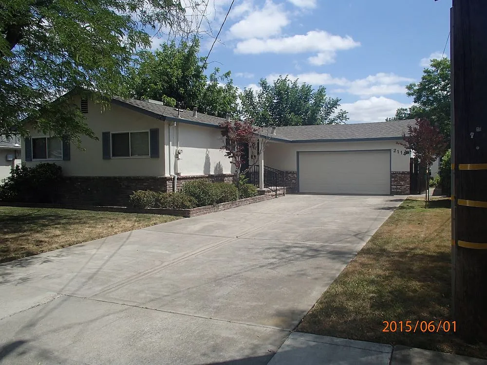2114 Franklin Ave photo 1