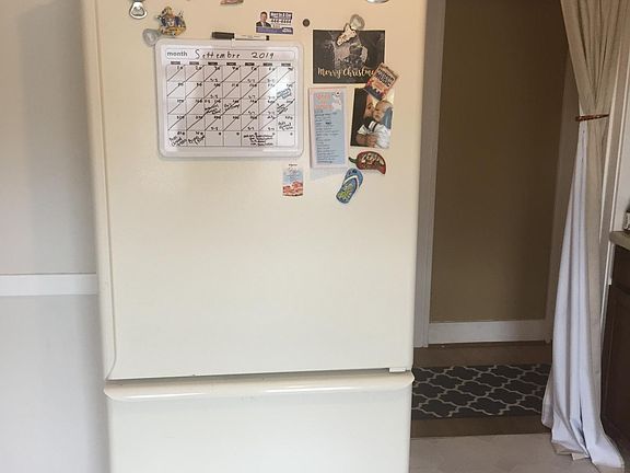 Recently updated kitchen (including newer Fridge!)