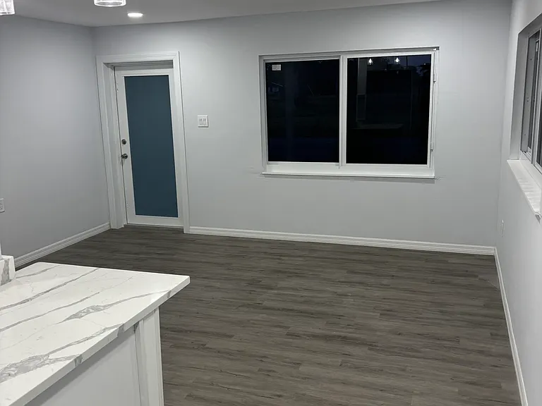 417 Hargreaves Ave — Photo 2