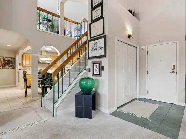 2425 S 90th Ave SW #302, Calgary, AB T2V 4X8