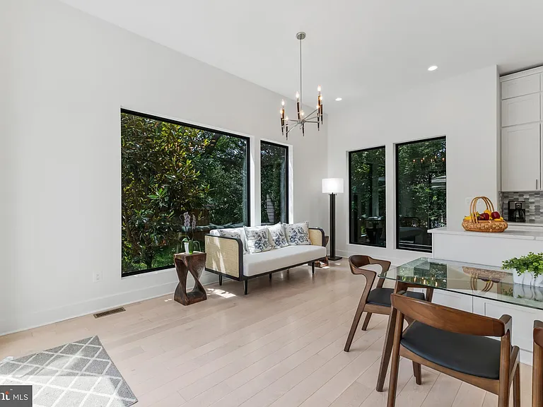1513 Oakview Dr — Photo 30