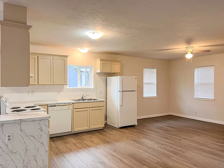110 9th Avenue 112 Ave — Photo 5